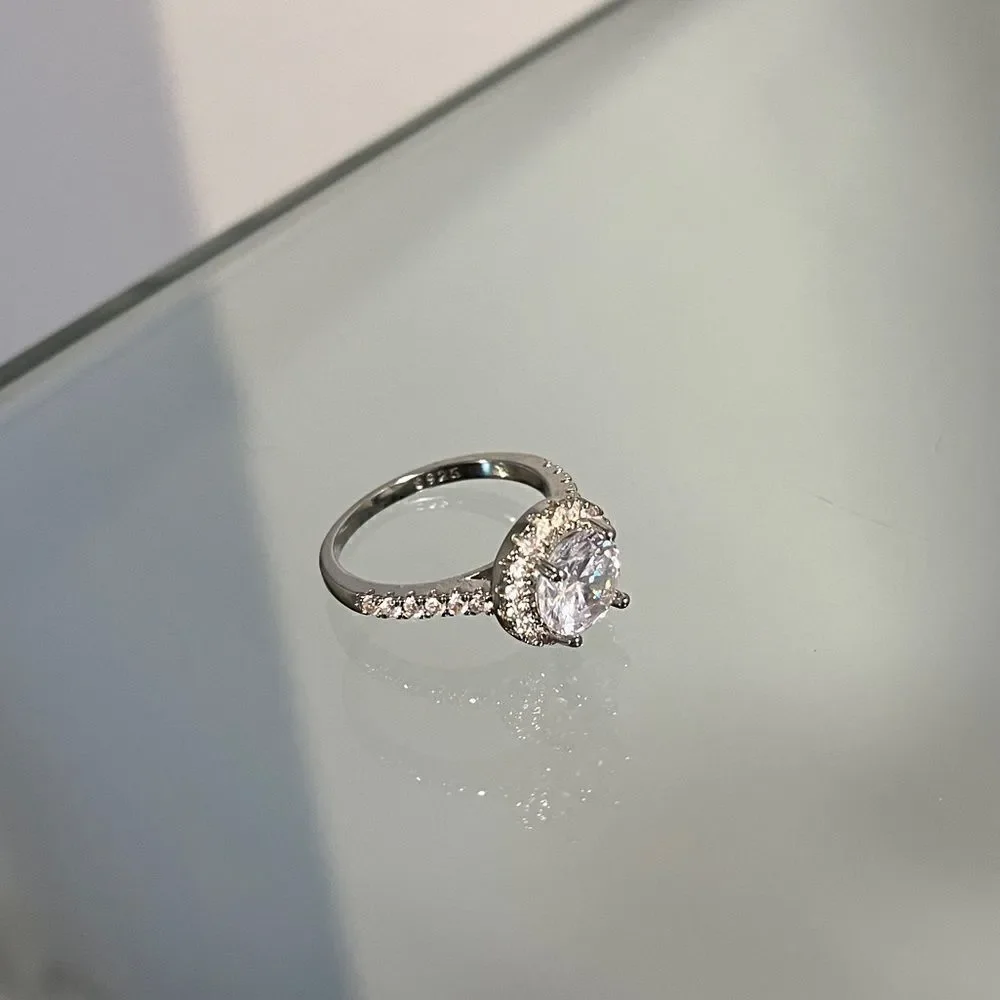 The Sphere 925 and cubic zirconia gorgeous engagement ring